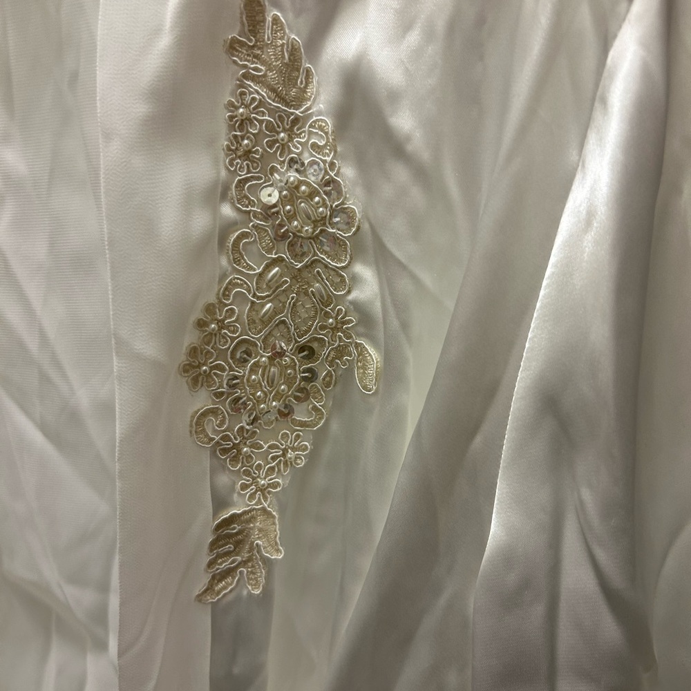 Linea Donatella silk robe with appliqué and tie front